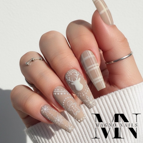 Preview: Winternägel - Beige Grau Nude mit Lebkuchen sehr schön