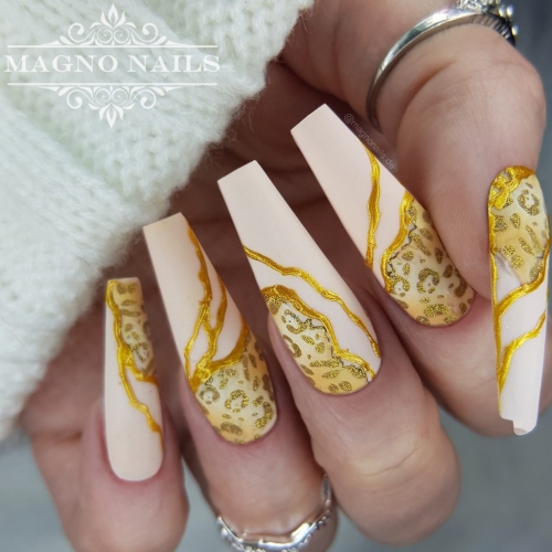 Preview: Beige Leomuster Gold Herbstnägel Nageldesign Ideen - Nails