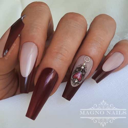 Preview: Weinrot Frenchnägel Herbstnägel Autumn Nageldesign Ideen Nägelideen passende Muster Herbst