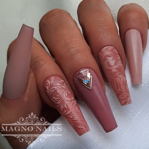 Preview: Nude Beige Schnörkel Herbstnägel Autumn Nageldesign Ideen Nägelideen passende Muster Herbst