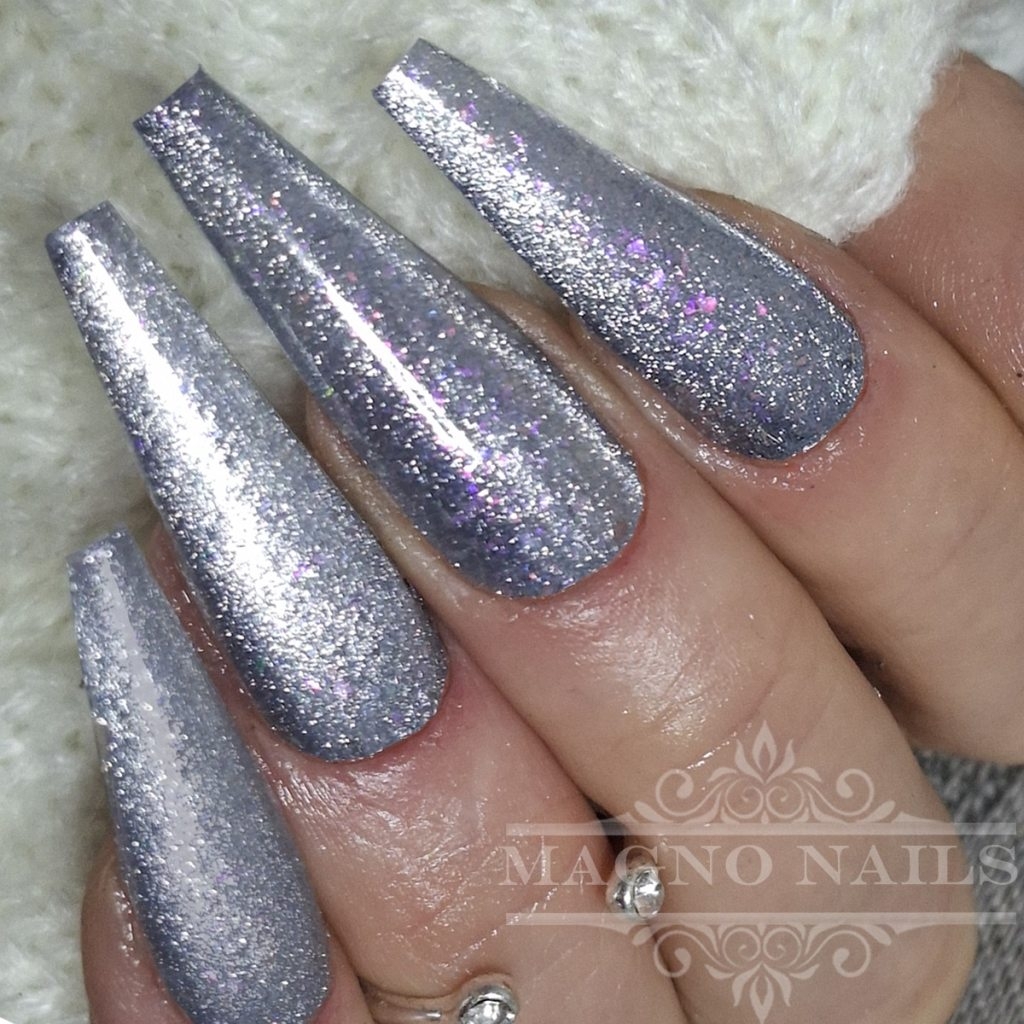 Nageldesign Ideen - Aurora Cat Eye Nägel