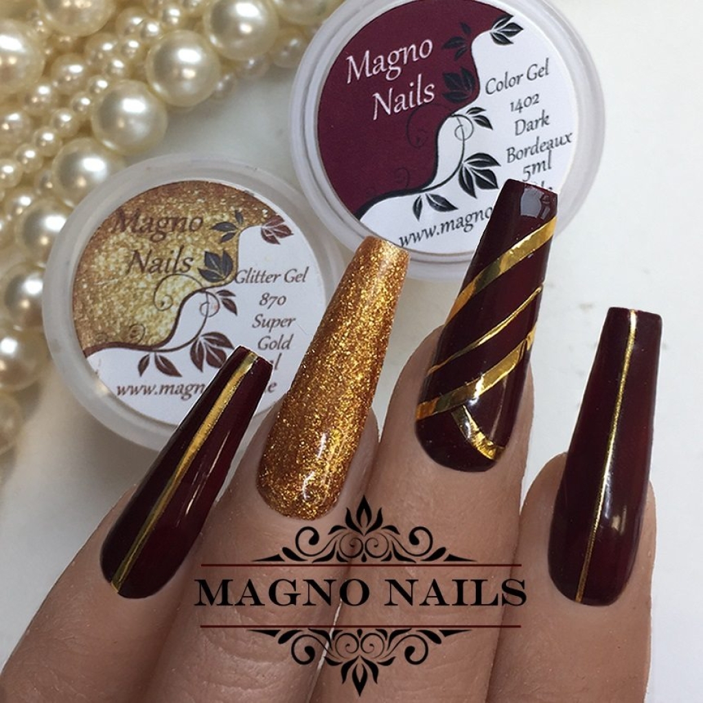 Winternägel - Nail Art Ideen - Nageldesign Weinrot gold fast schwarz