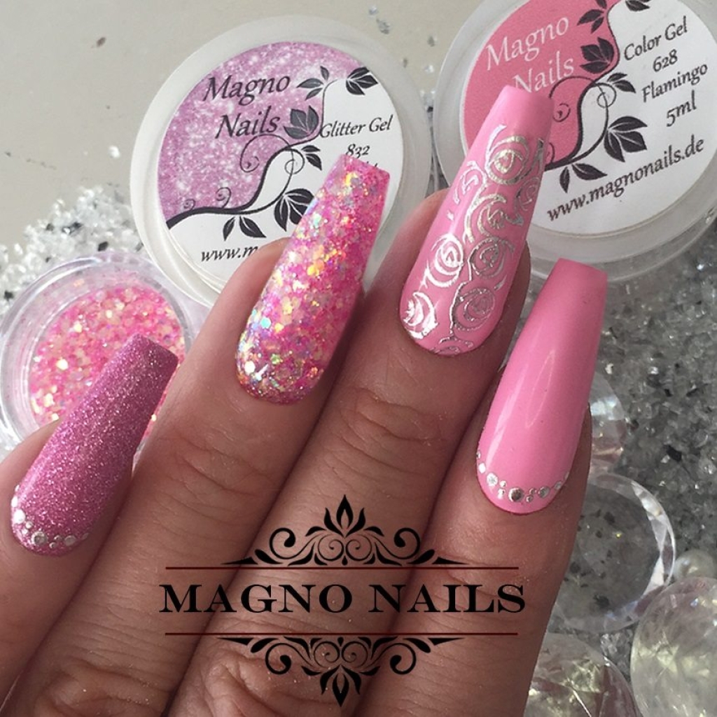 Naildesign Ideen - Sommer Nägel Hellrosa rosa Glitter Sticker