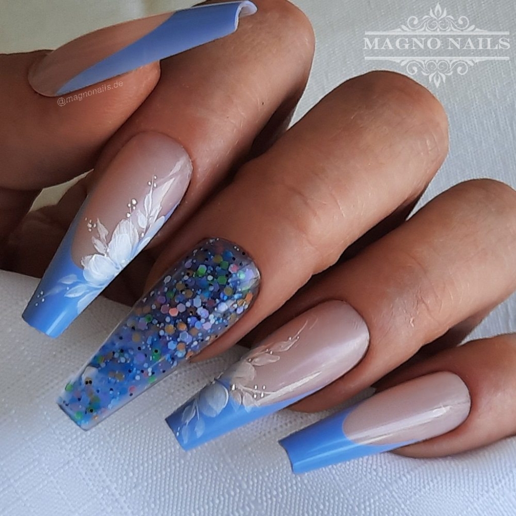 Sommernägel - Summer Naildesign Ideen - Blau Frenchnägel Malerei Blumen Pailetten