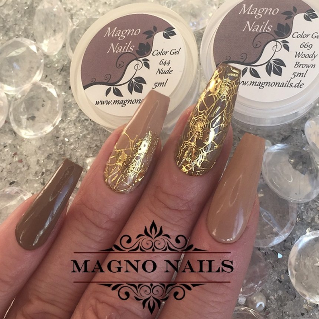 Nail Art Ideen - Halloween Nägel Nude Gold Braun schlicht